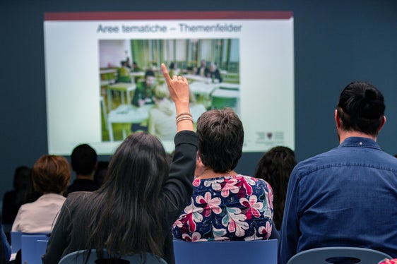 Mercoledì 26 febbraio 2025, nella sede del Servizio esami in via Alto Adige 50, a Bolzano, si terrà il prossimo appuntamento con la “Giornata del bilinguismo” (Foto: USP/Greta Stuefer)