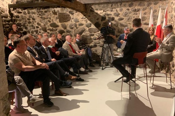 Grande l'interesse del pubblico per l'attualità del tema dell'ultimo Giovedì culturale dell'Euregio (Foto: Euregio/Armin Gluderer)