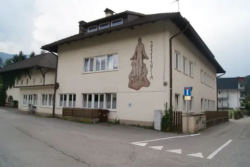 Das Josefsheim in Bruneck wird unentgeltlich an die Bezirksgemeinschaft Pustertal übertragen. Diesen Beschluss hat die Landesregierung am 24. Oktober gefasst. (Foto: LPA/Archiv Abteilung Vermögen)
