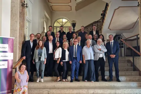 Der neue Technische Landesbeirat bei seiner ersten Zusammenkunft in der laufenden Legislatur gemeinsam mit Landeshauptmann Arno Kompatscher (1.v.r.) und Landesrat Christian Bianchi (4.v.r.). (Foto: LPA/Gianluca Crocco)