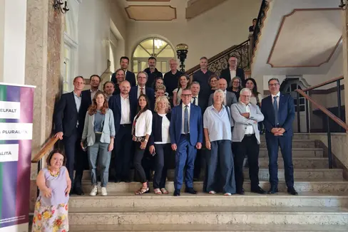 Der neue Technische Landesbeirat bei seiner ersten Zusammenkunft in der laufenden Legislatur gemeinsam mit Landeshauptmann Arno Kompatscher (1.v.r.) und Landesrat Christian Bianchi (4.v.r.). (Foto: LPA/Gianluca Crocco)