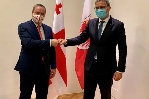 L'ambasciatore della Georgia in Italia Konstantine Surguladze (a sx) col presidente della Provincia Arno Kompatscher. (Foto ASP/Elisabeth Augustin)