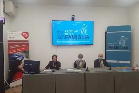 Un momento dell'evento dedicato all'EuregioFamilyPass nel corso del Festival della famiglia a Trento (Foto Provincia di Trento)