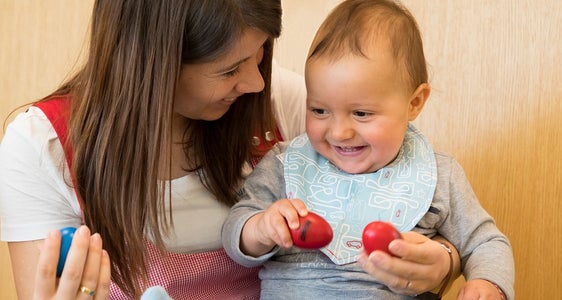 Ein qualitativ hochwertiges Angebot, das für jede Familie, die Bedarf danach hat, leistbar ist und in dem sich die Kinder rundum wohl fühlen: Dies ist das Anliegen von Familienlandesrätin Deeg. (Foto: Familienagentur/Ingrid Heiss)