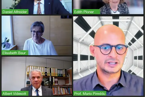 Le De dla Scora ladina cun l'assessur Alfreider, l'intendënta Ploner, le professur Mario Pireddu y l'ispetur dles scores ladines Albert Videsott y la moderadëssa Elisabeth Baur. (Foto: Intendënza ladina)