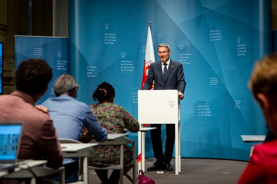Il presidente della Provincia, Arno Kompatscher, nel corso della conferenza stampa odierna (Foto: ASP/Laura Hofer)