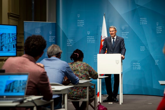 Il presidente della Provincia, Arno Kompatscher, nel corso della conferenza stampa odierna (Foto: ASP/Laura Hofer)