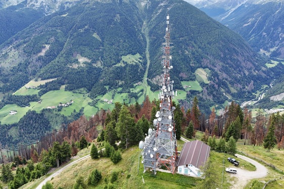 Lo spegnimento riguarda, tra l’altro, gli attuali impianti di trasmissione FM. Nella sede dell’Alta Val Venosta verrà spento l’attuale impianto di trasmissione FM. (Foto: RAS)