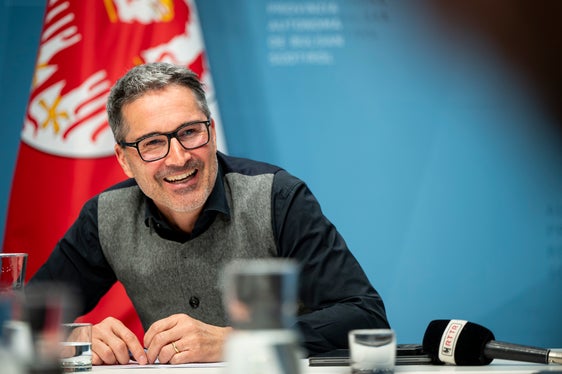 Landeshauptmann Arno Kompatscher betonte, dass Nachhaltigkeit nicht nur Klimaschutz sei, sondern auch eine Chance für die Wirtschaft und den Wohlstand darstelle. (Foto: LPA/Fabio Brucculeri)