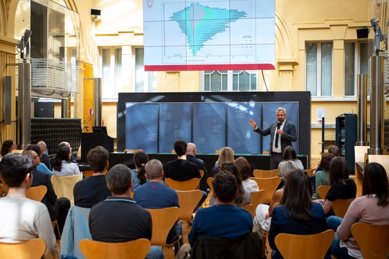 Generaldirektor Alexander Steiner unterstrich: Jeder Mitarbeiter sollte sich seiner Verantwortung bewusst sein und sich in den Dienst der gemeinsamen Sache stellen. Unser Land bietet ein vielfältiges und umfangreiches Dienstleistungsangebot, zu dem die Mitarbeitenden mit ihrem Engagement beitragen. (Foto: LPA/Fabio Brucculeri)