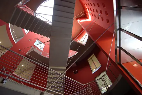 Molte delle posizioni bandite attualmente prevedono la sede alla Ripartizione Lavoro al Palazzo 12 a Bolzano. (Foto: ASP)