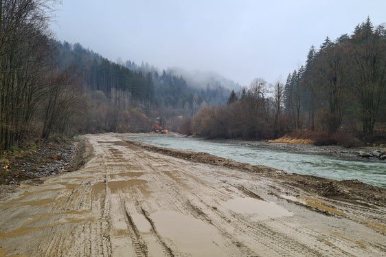 Seit vergangener Woche arbeitet das Landesamt für Wildbach- und Lawinenverbauung Ost in der Agentur für Bevölkerungsschutz in zwei Abschnitten der Rienz zwischen Kiens und St. Sigmund (Foto: LPA/Landesamt für Wildbach- und Lawinenverbauung Ost)