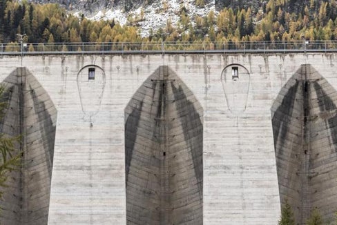 Die Landesregierung hat den Dreijahresplan für die Umweltausgleichsmaßnahmen für das Kraftwerk in Laas gutgeheißen. Insgesamt 3,8 Millionen Euro werden von Land, Ufergemeinden und dem Konzessionsinhaber investiert. (Foto: Alperia)