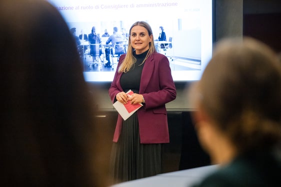 Der Lehrgang für angehende Verwaltungsrätinnen erfreut sich großer Beliebtheit, aufgrund des regen Interesses werden 2025 zwei Lehrgänge organisiert, informierte die Präsidentin des Landesbeirates für Chancengleichheit für Frauen, Ulrike Oberhammer. (Foto: LPA/Bernhard Aichner)