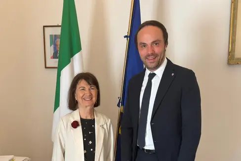 Landesrat Philipp Achammer hat beim Treffen mit Familienministerin Eugenia Roccella über Möglichkeiten, Kinder besser vor digitalen Gefahren zu schützen, gesprochen. (Foto: LPA/René Ploner)