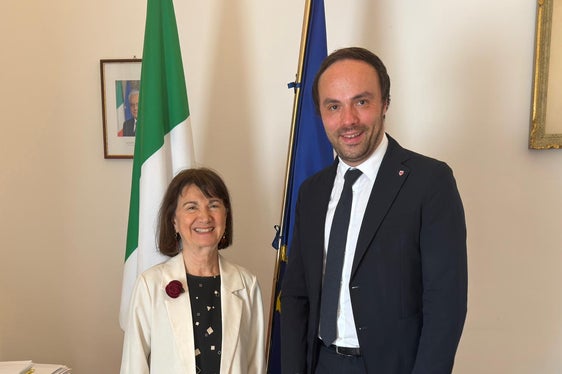 L'assessore provinciale Philipp Achammer ha discusso, durante l'incontro avvenuto a marzo con la ministra per la Famiglia Eugenia Roccella, delle possibilità di proteggere meglio i bambini dai pericoli derivanti dal mondo digitale. (Foto: USP/René Ploner)