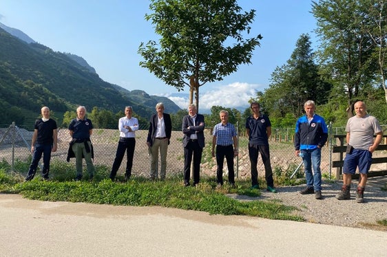 Tour del cantiere del torrente Val di Nova (da sinistra): Thomas Thaler, Fabio De Polo, Günther Bernhard, Stefan Götsch, Hermann Berger, Willigis Gallmetzer, Klaus Unterweger, l'assessore Arnold Schuler, Manfred Tschöll (Foto: LPA/Noemi Prinoth)