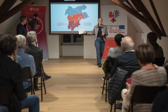 Novità nel calendario dell'Euregio: una mappa mostra dove sono state scattate le foto del calendario. (Foto: USP/Patrizia Corriero)