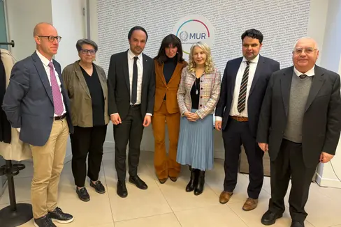 Landesrat Philipp Achammer sprach am 4. Februar in Rom mit Ministerin Anna Maria Bernini über Verbesserungen für die Berufung deutschsprachiger Professoren gesprochen (im Bild von links): Alex Weissensteiner, Ulrike Tappeiner, Landesrat Philipp Achammer, Ministerin Anna Maria Bernini, Julia Unterberger, Meinhard Durnwalder und Rechtsexperte Eugenio Picozza. (Foto: LPA)