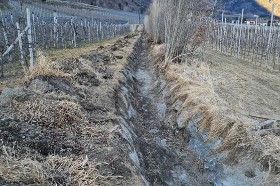 Die Arbeiter der Wildbachverbauung haben den Schindlbach auf einer Länge von rund 550 Metern bei Rabland oberhalb der Stilfser Joch Straße von überflüssigem Geröllmaterial geräumt. (Foto: LPA/Landesamt für Wildbach- und Lawinenverbauung West)
