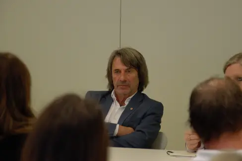 Gesundheitslandesrat Hubert Messner beim Besuch am Krankenhaus Meran. (Foto: LPA/Katharina Trocker).