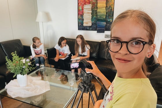 Petra, Marie, Sophia und Julia besuchten den Schreibworkshop (Foto: LPA/Heidi Troi)