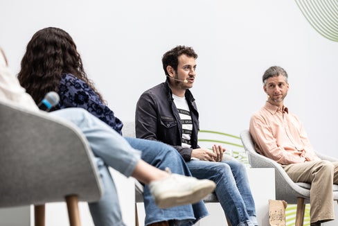 Giovanni Mori sul palco dei Sustainability Days assieme a Majda Brecelj, Daze Aghaji (di spalle) e David Hofmann (Foto: ASP/Luca Guadagnini)