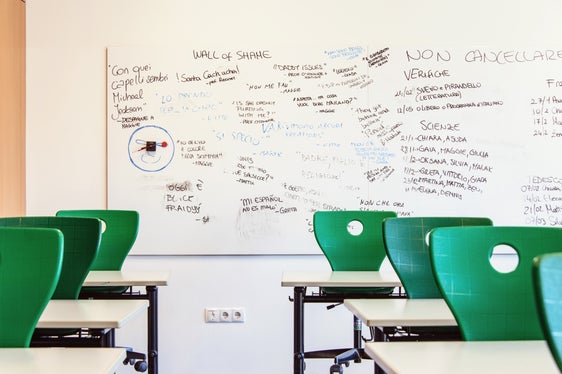 Für den Großteil der Schülerinnen und Schüler ist morgen Schulschluss, für rund 10.000 Jugendliche stehen noch die Abschlussprüfungen an. (Foto: LPA/Daldos)