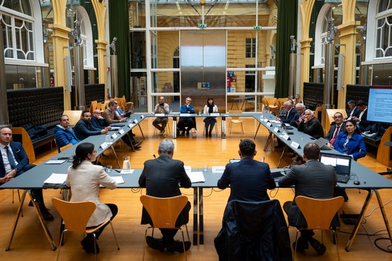 Kapazitätsgrenzen sollte durch Abstimmung und Steuerung gemeinsam begegnet werden, hieß es beim Treffen der Vertreter von Land, Wirtschaft und Transportwesen. (Foto: LPA/Fabio Brucculeri)