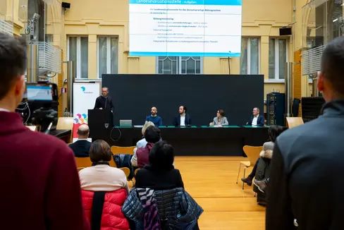 Il Servizio provinciale di valutazione per l’istruzione e la formazione in lingua tedesca ha presentato, oggi (6 dicembre), i risultati delle rilevazioni Invalsi e PISA. (Foto: ASP/Fabio Brucculeri)