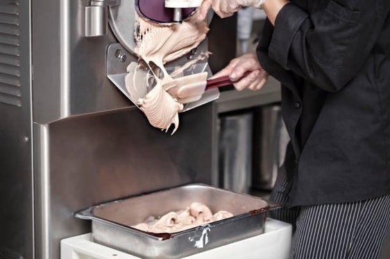 Wer am 28. März die Eignungsprüfung für Speiseeisherstellerinnen und Speiseeishersteller absolvieren möchte, muss sich bis Freitag, 13. März, dafür anmelden. (Foto: LPA)