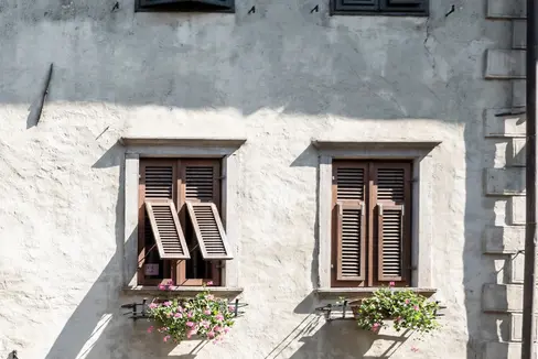 Ince le Südtirol ciafará 20 miliuns de euro por finanzié la revalorisaziun y revitalisaziun de n post o paisc storich che manacia da morí fora deache la jënt s’un vá. (Foto: IDM)