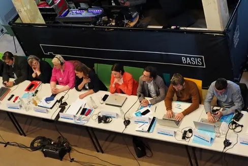 Il 25 maggio si è svolto a Silandro il Comitato di Sorveglianza del programma di cooperazione transfrontaliera Interreg Italia-Austria. Disponibili 91 milioni di euro fino al 2027 per progetti comuni (Foto: ASP/Simon Mariacher)