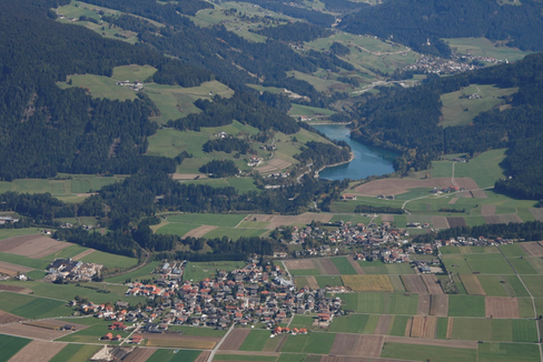 Das Wasserkraftwerk Bruneck wird aus dem Olanger Stausee gespeist. (Foto: LPA/Landesamt für Gewässerschutz)