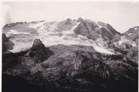 Der Marmolata-Gletscher im Jahr 1942, fotografiert von Bortolo Perini. (Foto: LPA/Archiv Giuseppe Perini)