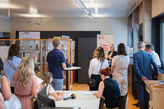 Amhof ha citato la valorizzazione salariale nel settore dell'istruzione, destinato al personale docente, al personale educativo delle scuole dell'infanzia e ai collaboratori nei settori dell'integrazione, della psicopedagogia e dell'assistenza sociale scolastica. (Foto: USP/Greta Stuefer)
