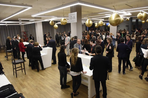 Un momento della serata-evento dedicata alle eccellenze della scuola altoatesina tenutasi presso il Four Point Sheraton di Bolzano. (Foto: ASP/Hannes Ochsenreiter)