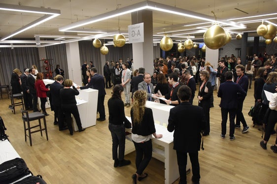 Un momento della serata-evento dedicata alle eccellenze della scuola altoatesina tenutasi presso il Four Point Sheraton di Bolzano. (Foto: ASP/Hannes Ochsenreiter)