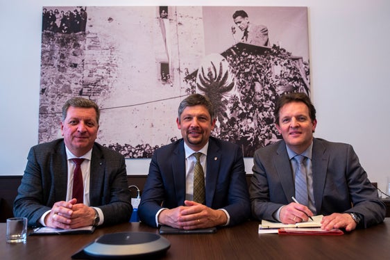 Treffen zum Verkehr auf der Strecke Verona-München: der Bayerische Staatsminister Bernreiter, Mobilitätslandesrat Alfreider und der Tiroler Landesrat Zumtobel. (Foto: LPA/Fabio Brucculeri)