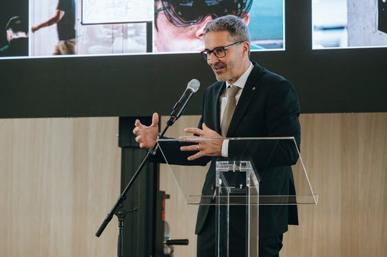 Il NOI è un motore di sviluppo fondamentale e la nuova Facoltà di Ingegneria dell'Università vi si inserisce oggi come un fiore all'occhiello, proiettato verso il futuro, ha spiegato il presidente della Provincia, Arno Kompatscher. (Foto: NOI Techpark/Daniele Fiorentino)