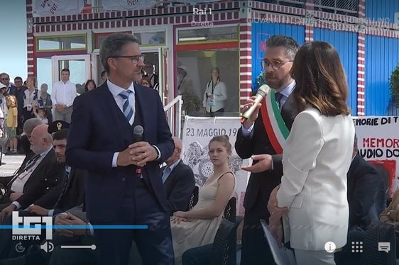 Da sinistra il presidente Kompatscher, il sindaco di Bologna, Matteo Lepore, e la conduttrice Emma D'Aquino (Foto: ASP)