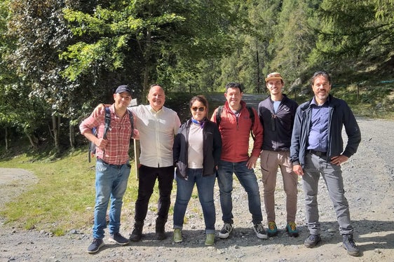 Auch Exkursionen standen auf dem Programm der Delegation aus Chile in Südtirol (v.l.): David Alvarado, Alejandro Dussaillant, Virginia Vasquez, Galo Valdebenito mit Felix Pitscheider und Andrea Andrioli von der Freien Universität Bozen (Foto: LPA/Landesamt für Hydrologie und Stauanlagen)