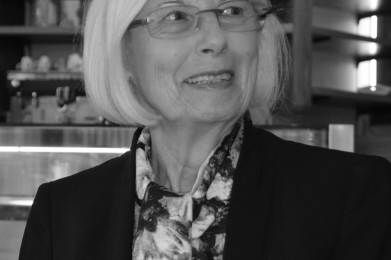 A Brunico è morta oggi (6 ottobre), all'età di 85 anni, Cristina Gianotti, storica presidente della Consulta comunale degli anziani di Brunico. L'assessora provinciale Waltraud Deeg rende omaggio alla sua figura (Foto: LPA)