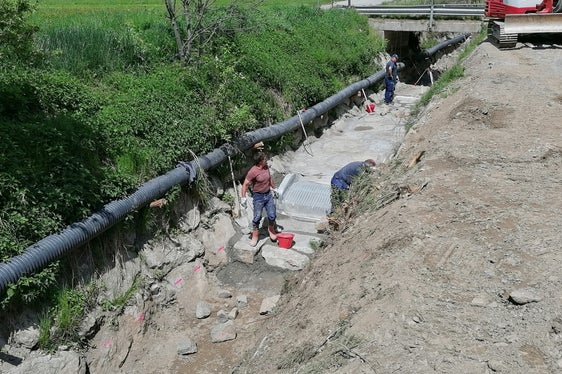 Nelle ultime tre settimane, l'Ufficio sistemazione bacini montani Nord ha effettuato lavori di rinaturalizzazione sul Rio di Giovo, Rio di Racines e sul Rio di Pusteria nel Comune di Racines (Foto: ASP/Ufficio sistemazione bacini montani Nord)