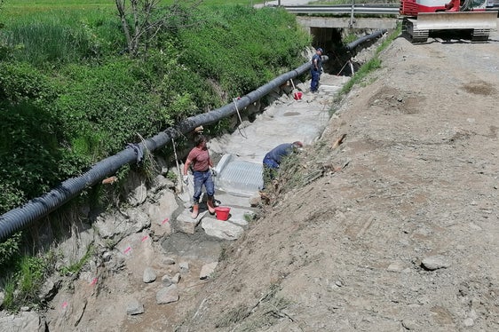 Nelle ultime tre settimane, l'Ufficio sistemazione bacini montani Nord ha effettuato lavori di rinaturalizzazione sul Rio di Giovo, Rio di Racines e sul Rio di Pusteria nel Comune di Racines (Foto: ASP/Ufficio sistemazione bacini montani Nord)