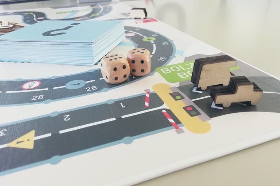 L’Agenzia provinciale per l’ambiente e la tutela del clima distribuirà alle scuole medie altoatesine dei tre gruppi linguistici il gioco educativo “BrennerLEC – THE GAME”. (Foto: ASP/Agenzia ambiente e tutela clima)