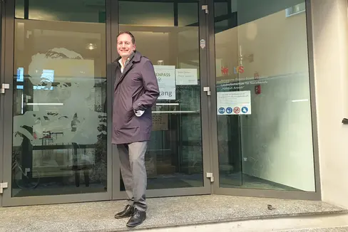 Grünes Licht der Landesregierung zur Erweiterung der Berufsschule für Sozialberufe Hannah Arendt in Bozen auf Vorschlag von LR Bessone (im Bild). (Foto: LPA/Anna Pitarelli)