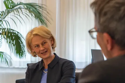 Am 1. März hat Veronika Sexl als Rektorin der Universität Innsbruck die Nachfolge von Tilmann Märk an der Spitze der Universität Innsbruck angetreten. Heute war sie bei Landeshauptmann Arno Kompatscher zu Besuch. (Foto: LPA/Fabio Brucculeri)