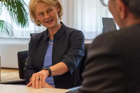 Il 1° marzo Veronika Sexl è succeduta a Tilmann Märk come rettrice dell'Università di Innsbruck. Oggi ha fatto visita al presidente Arno Kompatscher (Foto: ASP/Fabio Brucculeri)