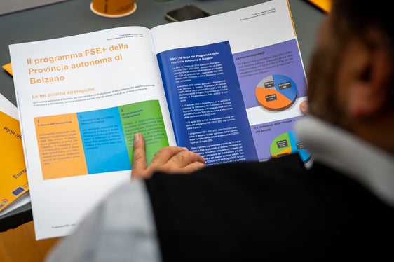 Der Europäische Sozialfonds Plus widmet sich Maßnahmen im Bereich Bildung, soziale Eingliederung und Beschäftigung. (Foto: LPA/Fabio Brucculeri)